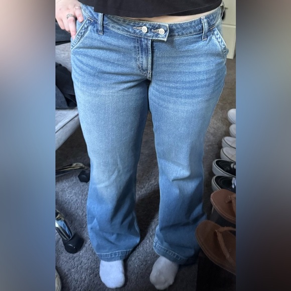 HOLLISTER Low-Rise Medium Wash Bootcut Jeans | Women’s Size 12R - Picture 7 of 8